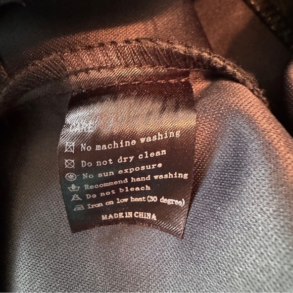 Mangopop Elegant Black faux Leather Skirt Size XL - Picture 6 of 6